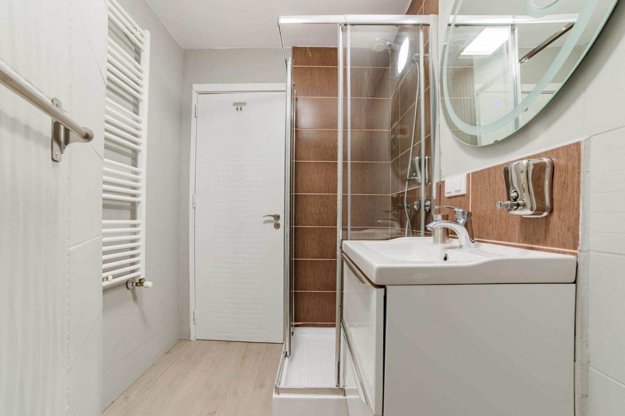 Romantic Jacuzzi Luxury Apartment Сіная Екстер'єр фото